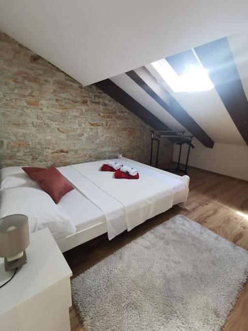 Loft Apartment Pula Exteriör bild