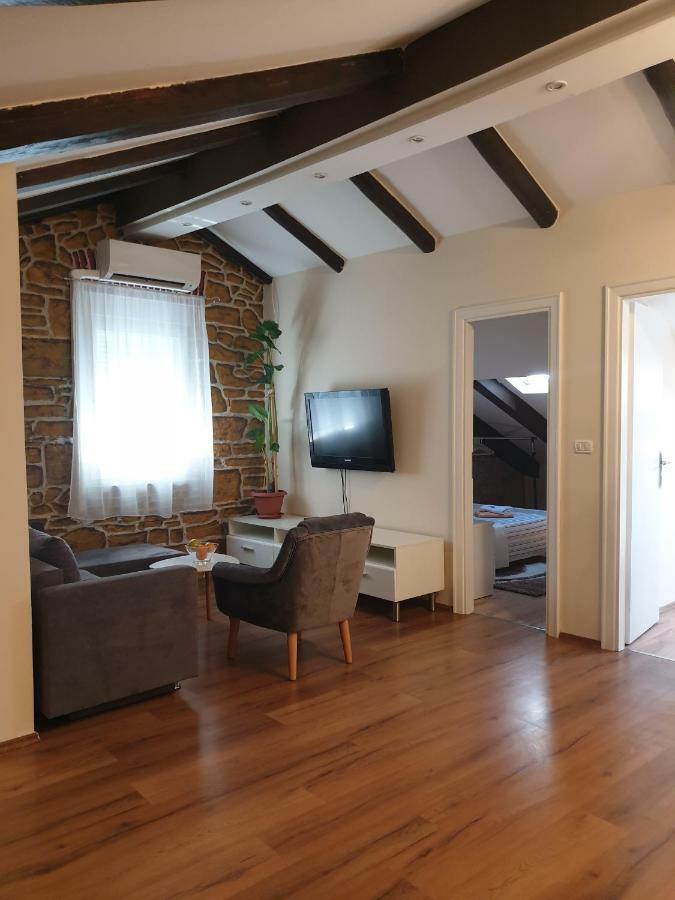 Loft Apartment Pula Exteriör bild